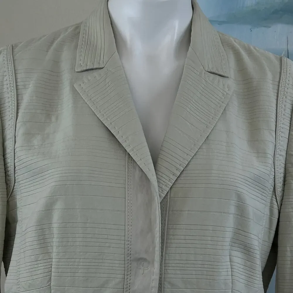 Elie Tahari Blazer Beige Cotton Single breasted Snap front closure size 14
